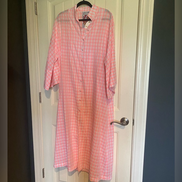 la vie style house Neon Pink Grid Button-Down Maxi Caftan - Picture 3 of 7